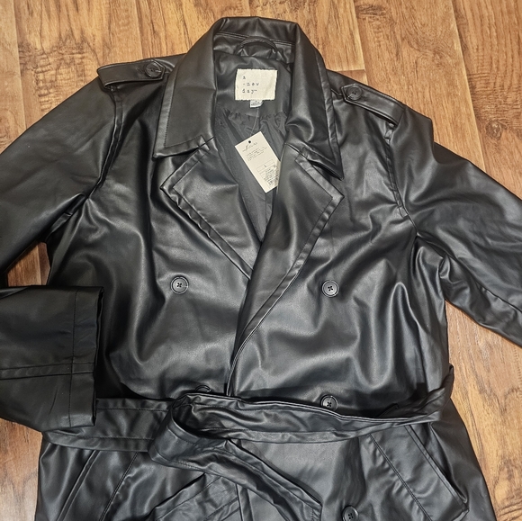 NWT Faux Leather Trench coat sz Large - Picture 6 of 6